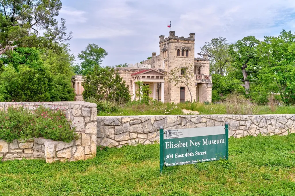 611 E 45th Street Austin TX 78751
