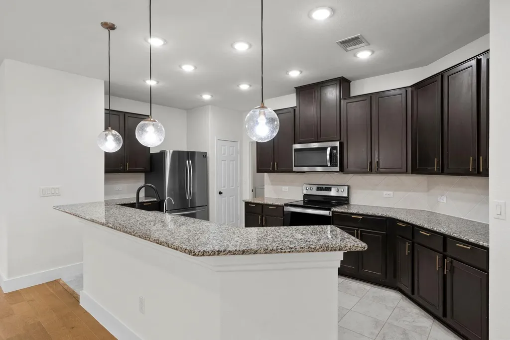 544 Ayinger Lane Austin TX 78728