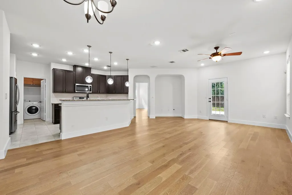 544 Ayinger Lane Austin TX 78728