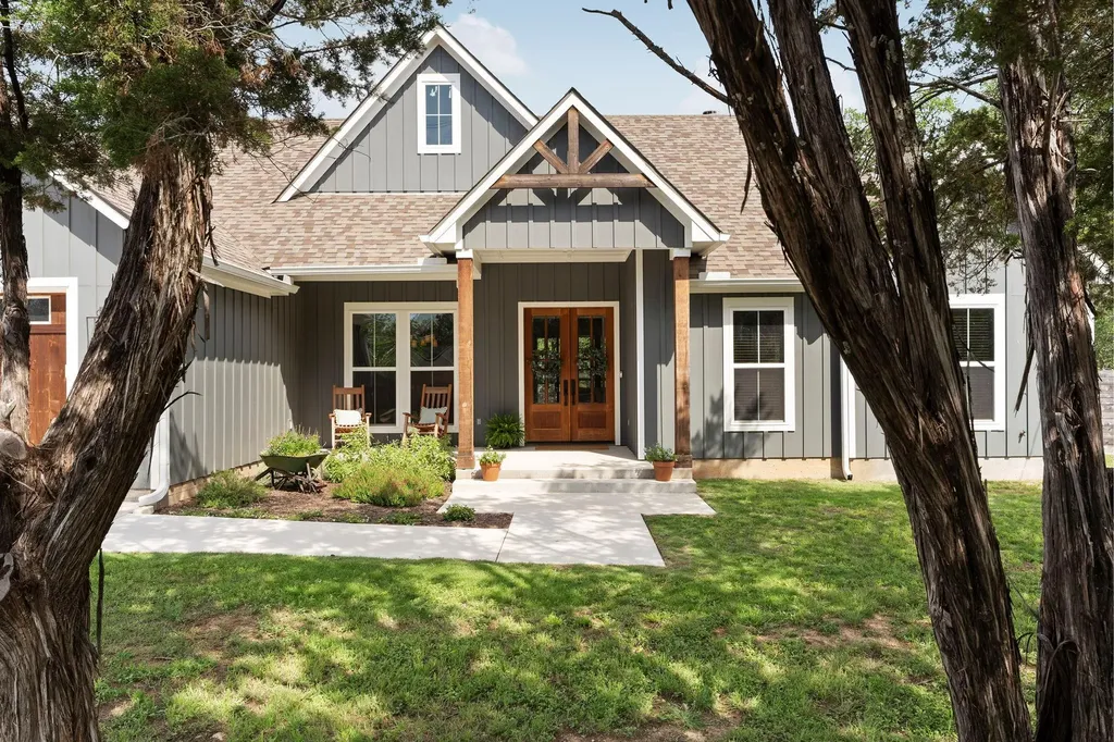 22212 Briarcliff Drive Spicewood TX 78669