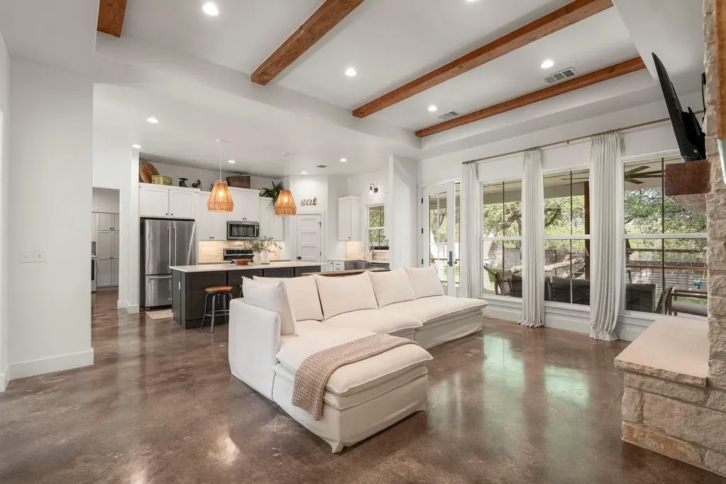 22212 Briarcliff Drive Spicewood TX 78669