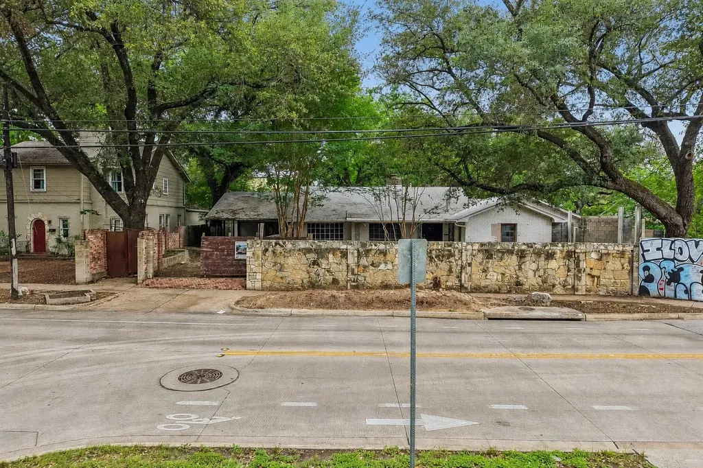 801 E 32nd Street Austin TX 78705