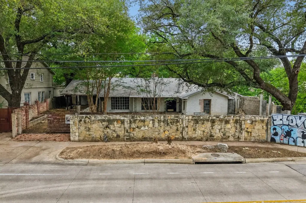801 E 32nd Street Austin TX 78705