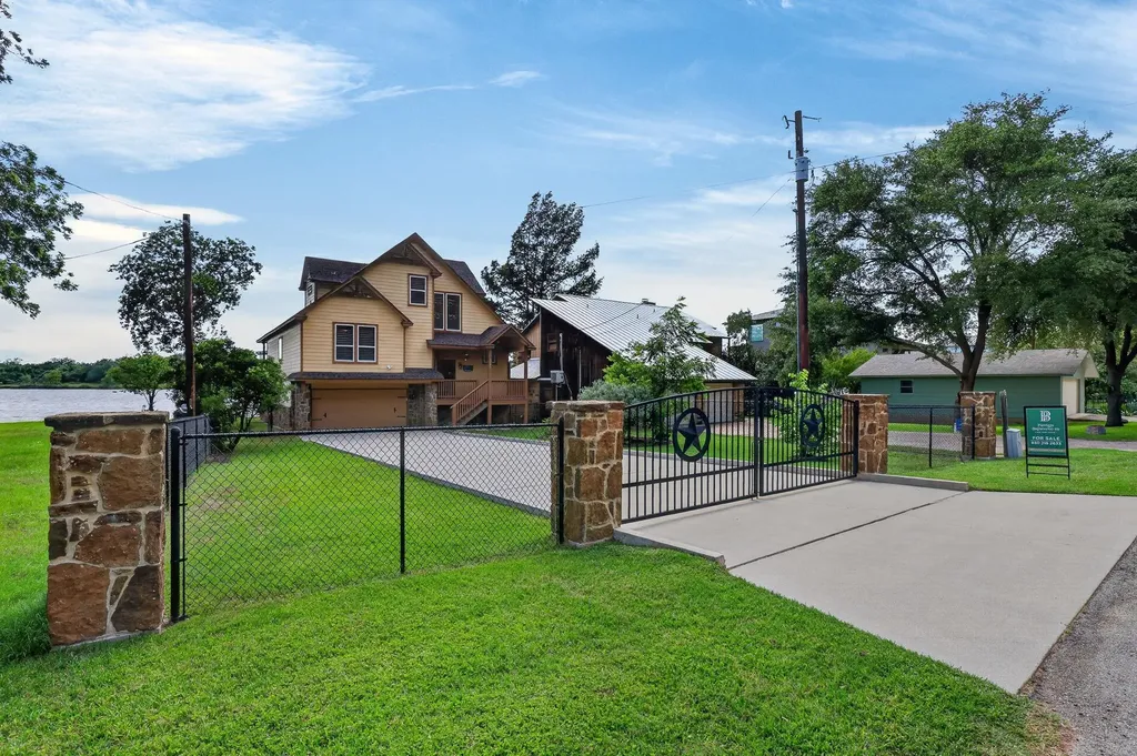 1002 Scenic Loop Kingsland TX 78639