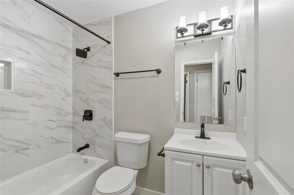 1841 Twin Oaks Kingsland TX 78639