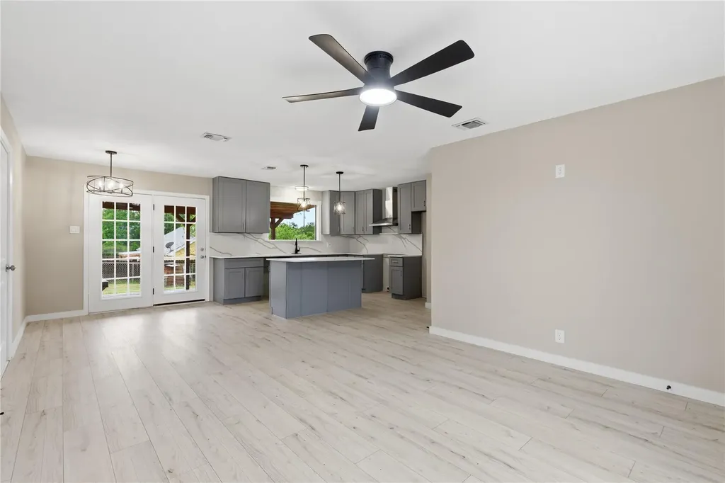 1841 Twin Oaks Kingsland TX 78639