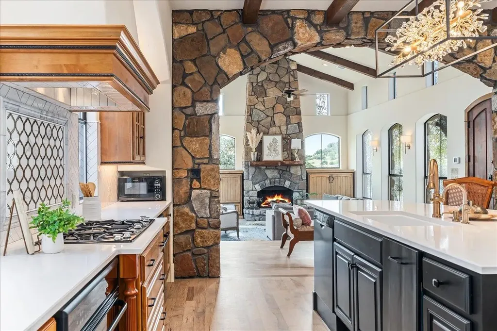 2808 & 2804 Fall Creek Estates Drive Spicewood TX 78669