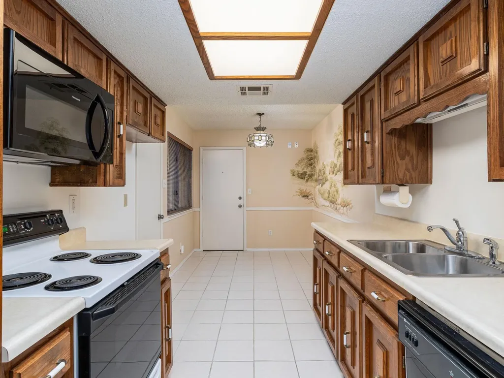 8216 Summer Side Drive Austin TX 78759
