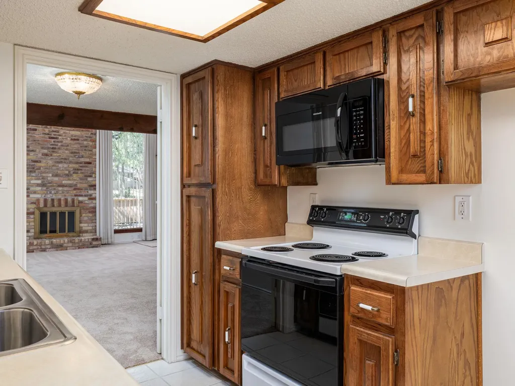 8216 Summer Side Drive Austin TX 78759