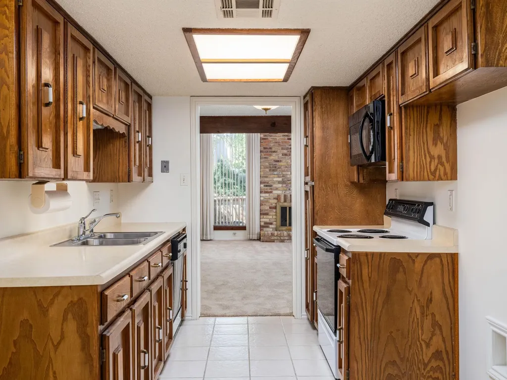 8216 Summer Side Drive Austin TX 78759