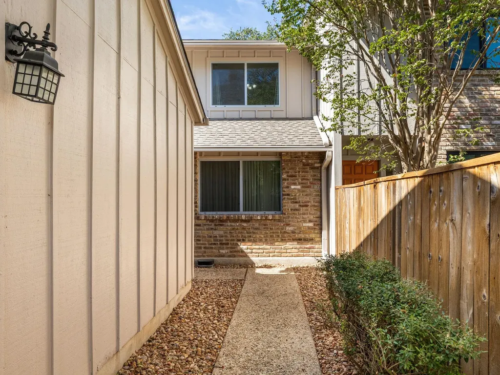 8216 Summer Side Drive Austin TX 78759