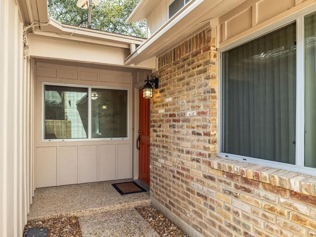 8216 Summer Side Drive Austin TX 78759