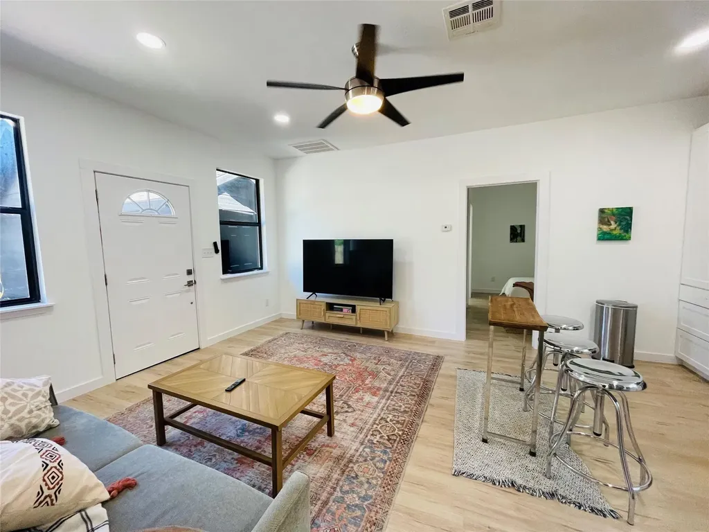 1403 Newfield Lane Austin TX 78703