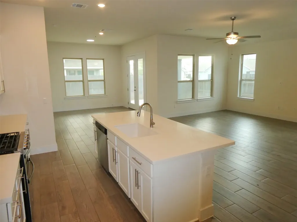 8201 Greyhawk Cove Austin TX 78744