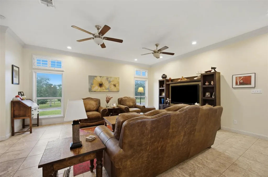 2936 Fm 1704 Elgin TX 78621