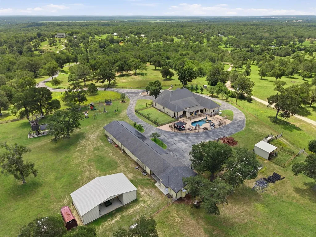 2936 Fm 1704 Elgin TX 78621