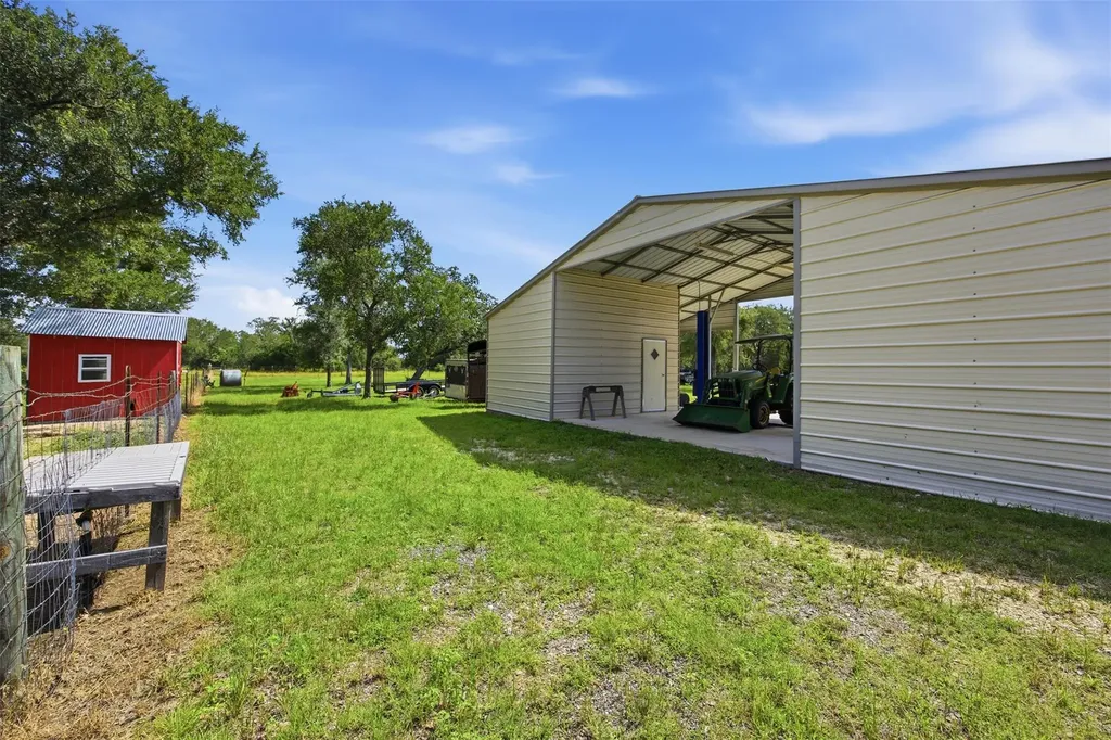 2936 Fm 1704 Elgin TX 78621
