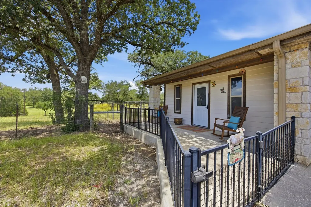 2936 Fm 1704 Elgin TX 78621