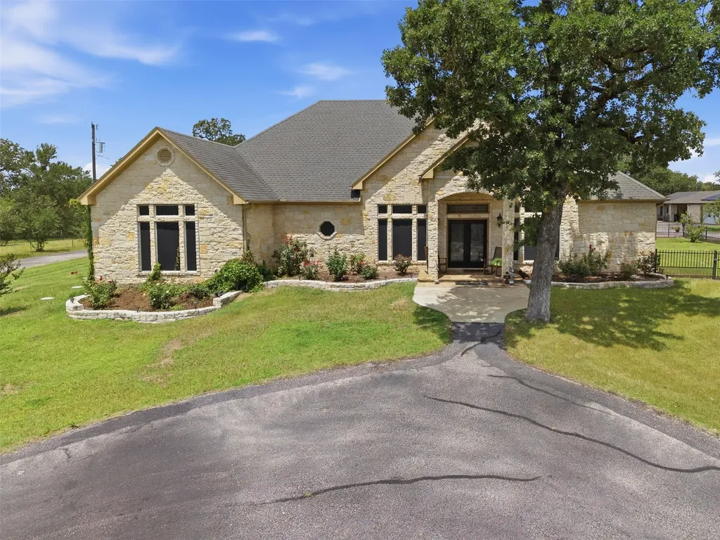 2936 Fm 1704 Elgin TX 78621