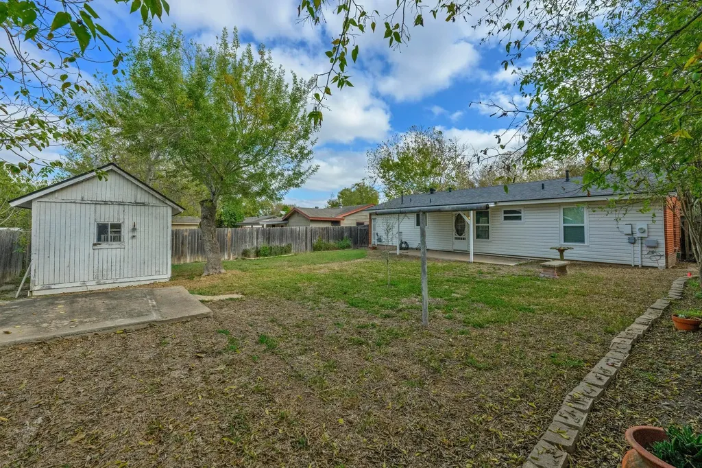 5704 Cedardale Drive Austin TX 78745