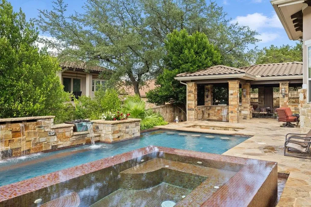 109 Largo Cove Austin TX 78734