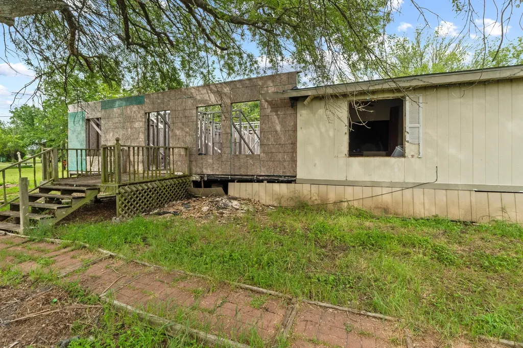 205 Skycrest Drive Martindale TX 78655