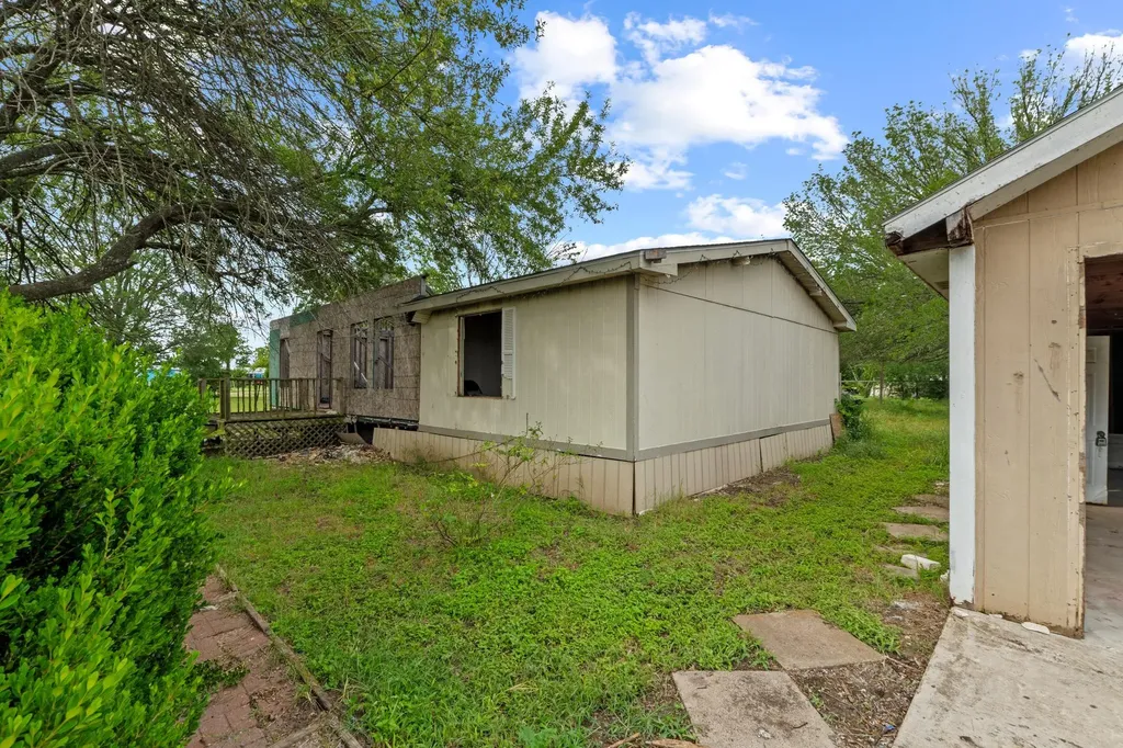 205 Skycrest Drive Martindale TX 78655