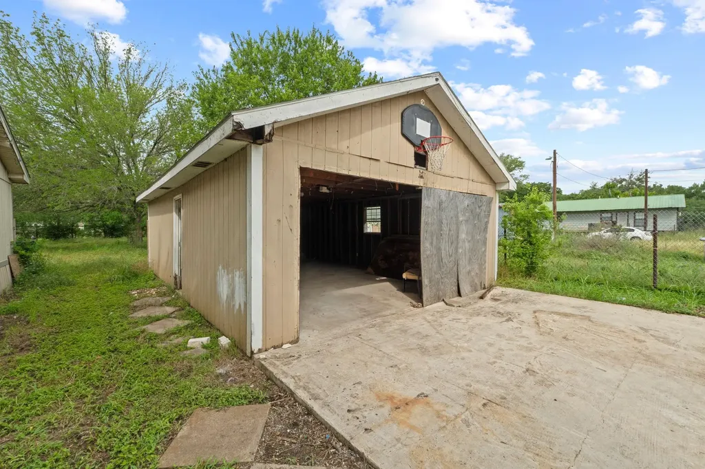 205 Skycrest Drive Martindale TX 78655