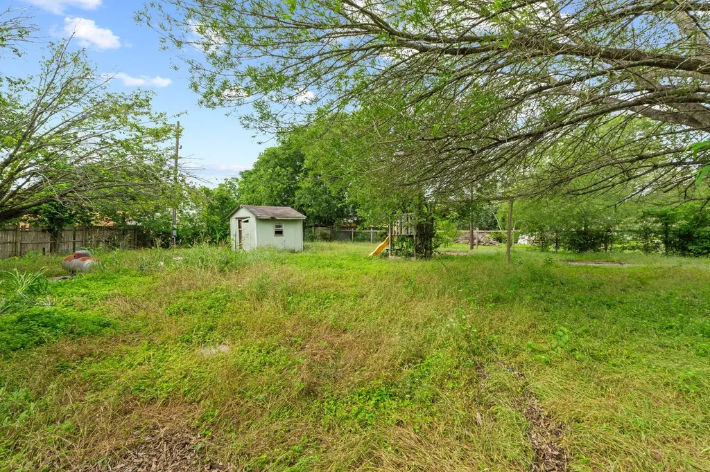 205 Skycrest Drive Martindale TX 78655