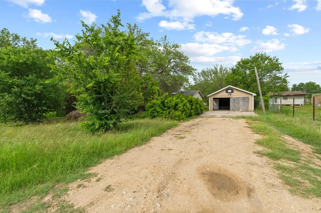 205 Skycrest Drive Martindale TX 78655
