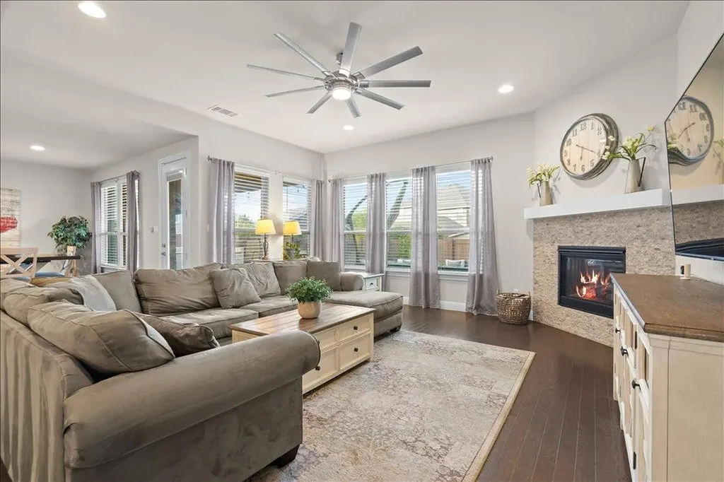 1620 Dusty Bend Leander TX 78641