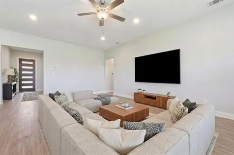 513 Barnhill Loop Dripping Springs TX 78620