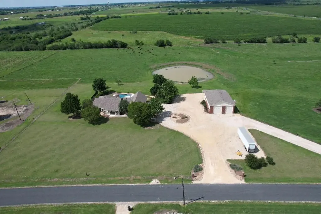 651 County Road 497 Taylor TX 76574