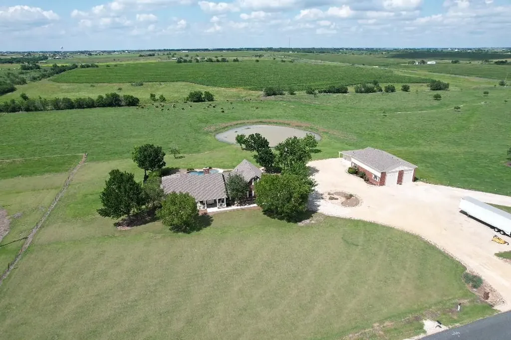 651 County Road 497 Taylor TX 76574