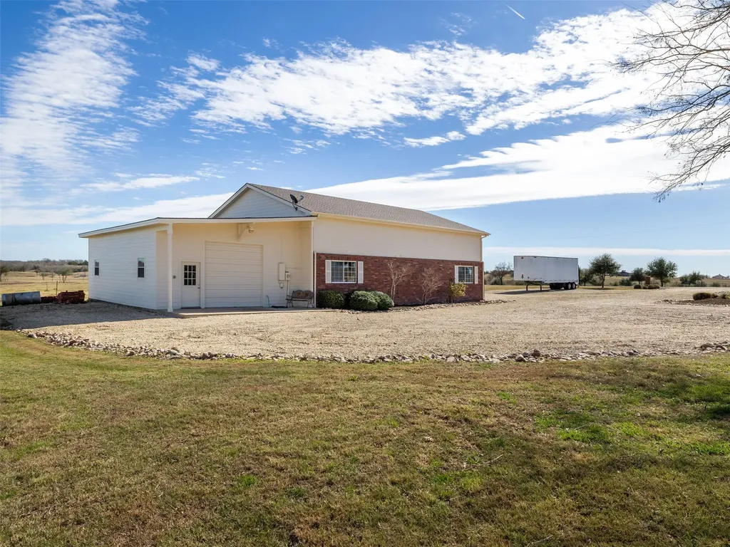 651 County Road 497 Taylor TX 76574
