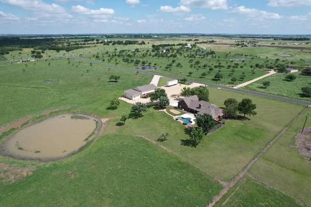 651 County Road 497 Taylor TX 76574