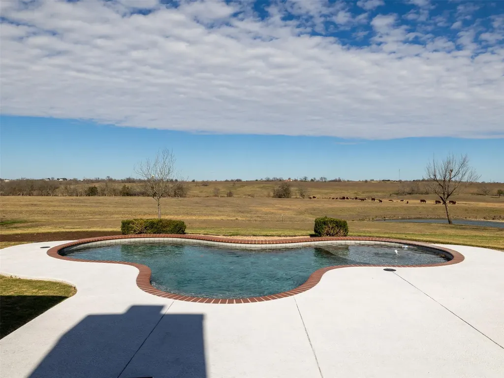 651 County Road 497 Taylor TX 76574