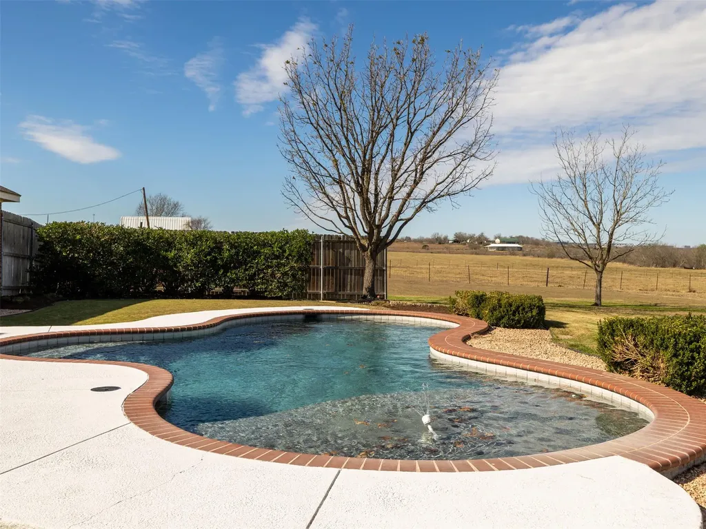 651 County Road 497 Taylor TX 76574