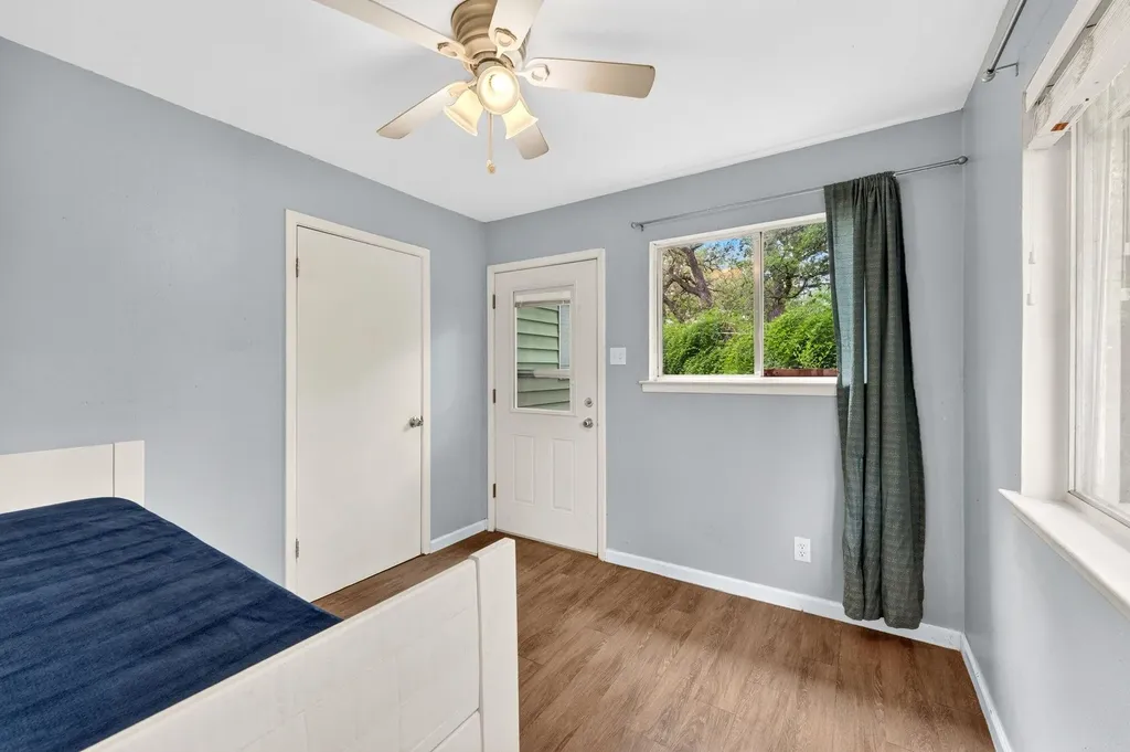 1016 Windy Shores Loop Spicewood TX 78669