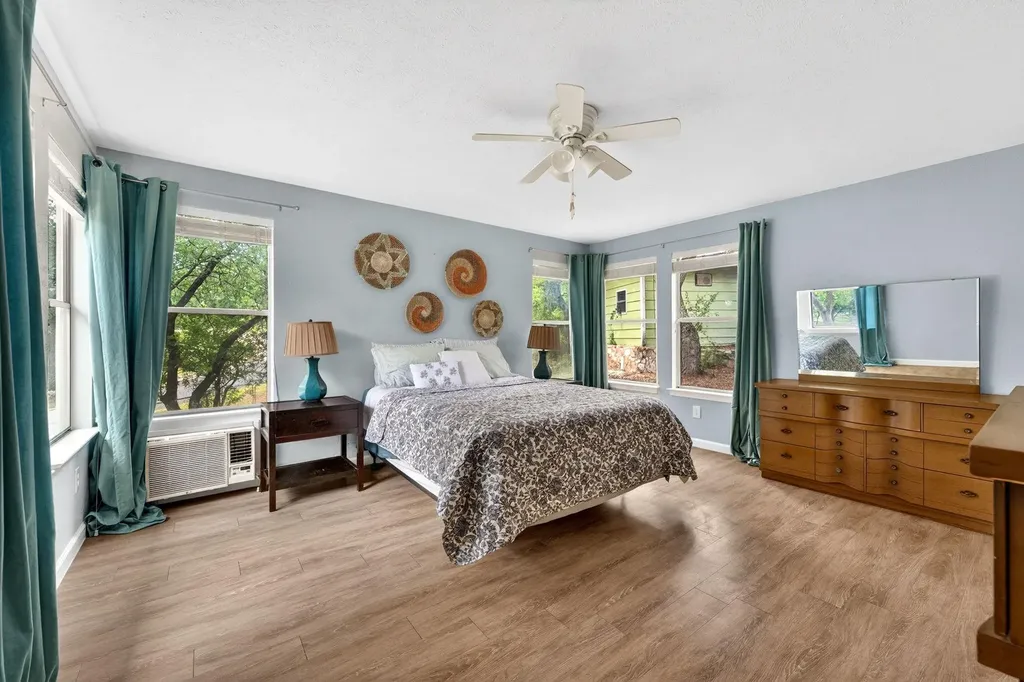 1016 Windy Shores Loop Spicewood TX 78669