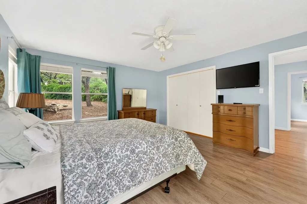 1016 Windy Shores Loop Spicewood TX 78669