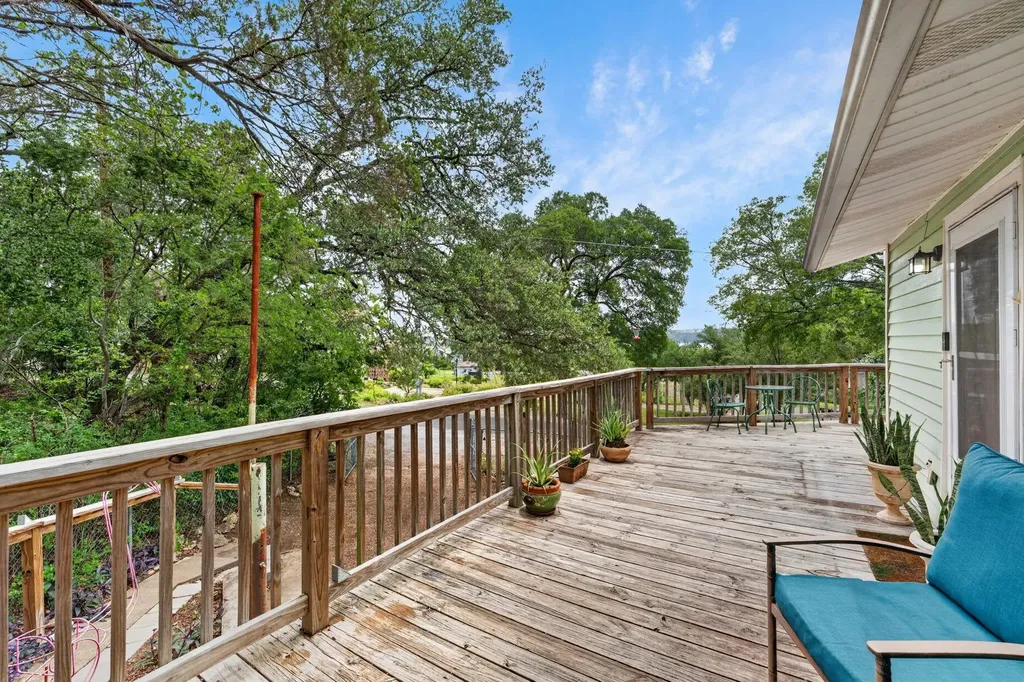 1016 Windy Shores Loop Spicewood TX 78669