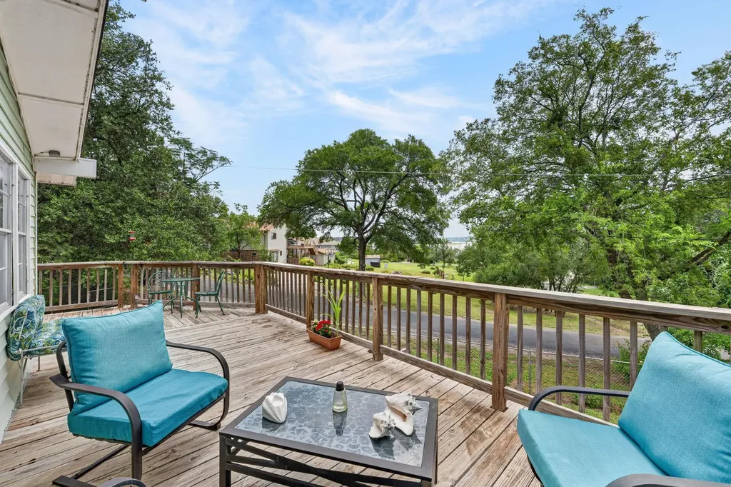1016 Windy Shores Loop Spicewood TX 78669