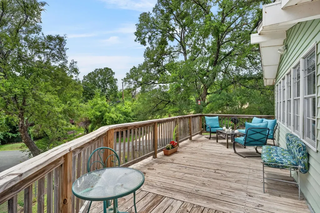 1016 Windy Shores Loop Spicewood TX 78669
