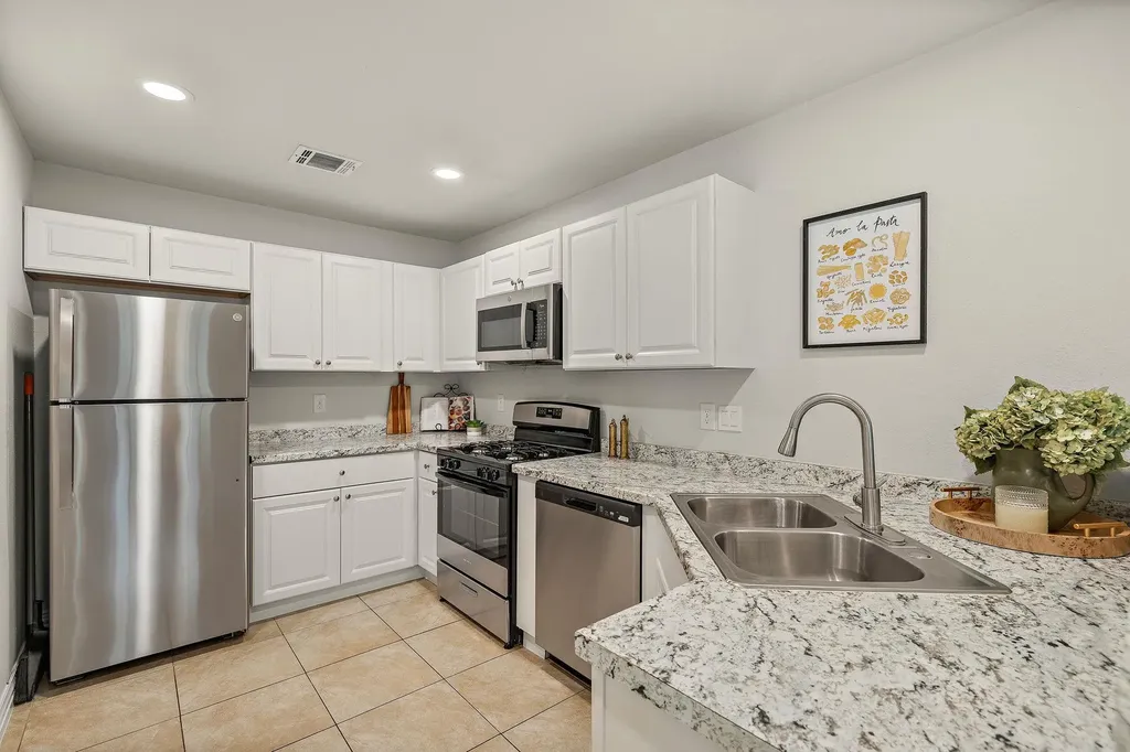 905 Greenbriar Loop Round Rock TX 78664