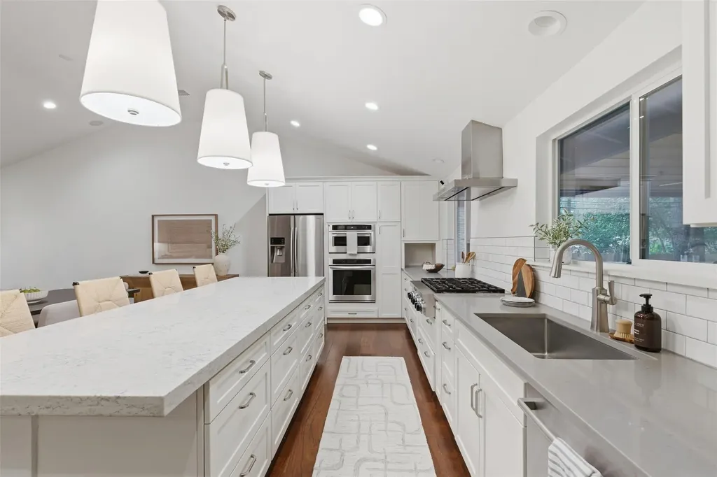 8710 Silverhill Lane Austin TX 78759