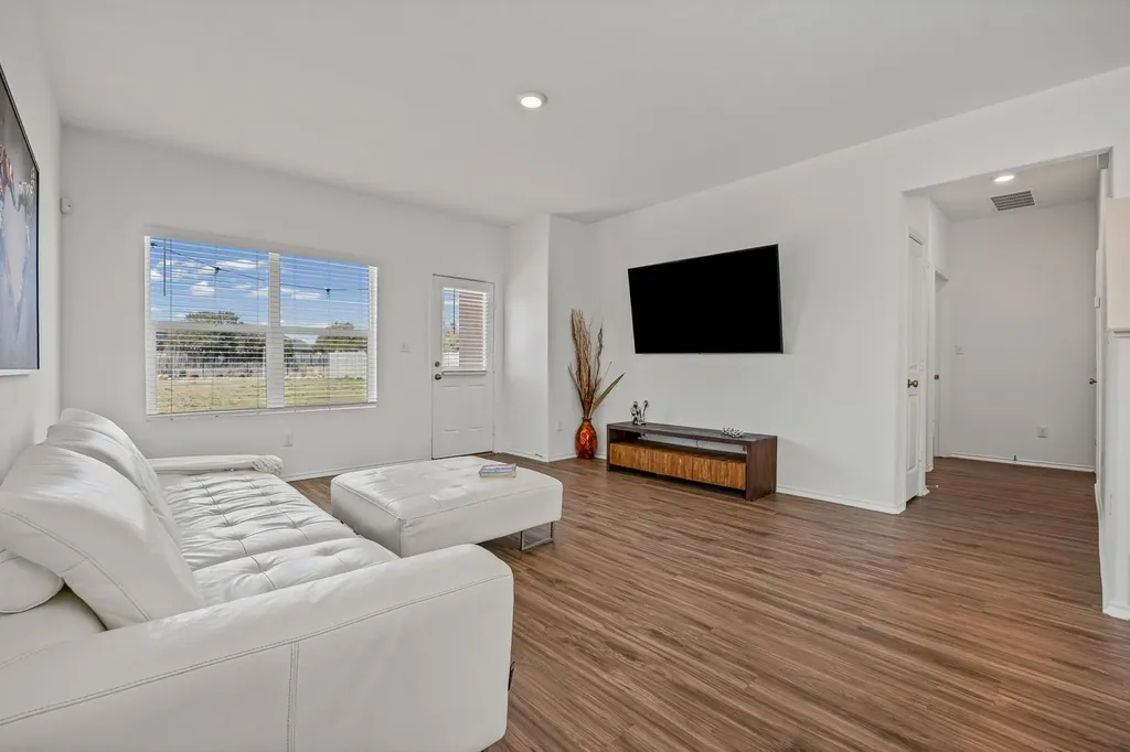 432 Wolf Springs Road Georgetown TX 78628