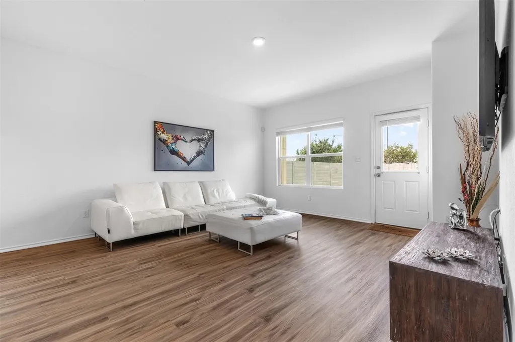 432 Wolf Springs Road Georgetown TX 78628