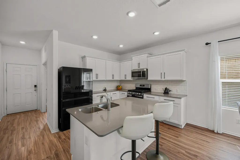 432 Wolf Springs Road Georgetown TX 78628