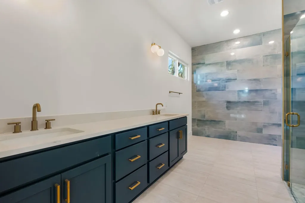 300 Bedford Drive Spicewood TX 78669